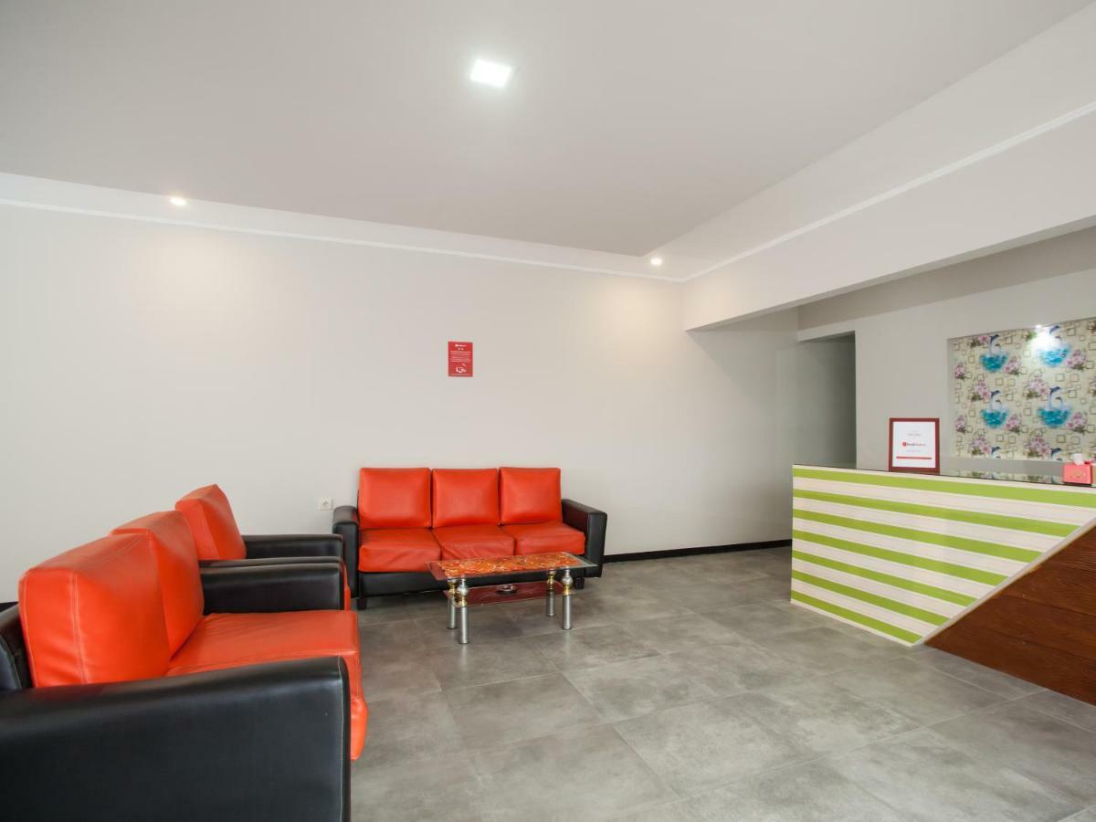 Reddoorz Plus Near Banyuwangi Airport Экстерьер фото