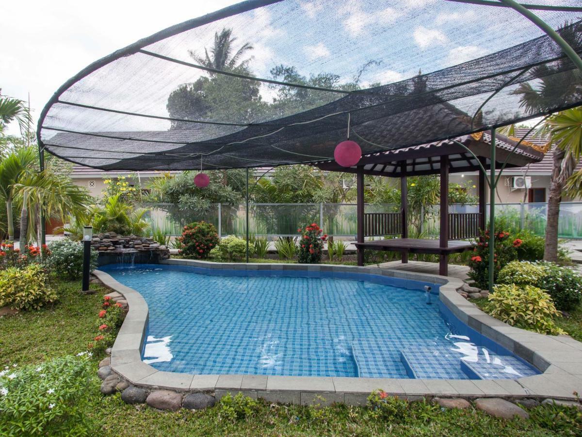 Reddoorz Plus Near Banyuwangi Airport Экстерьер фото