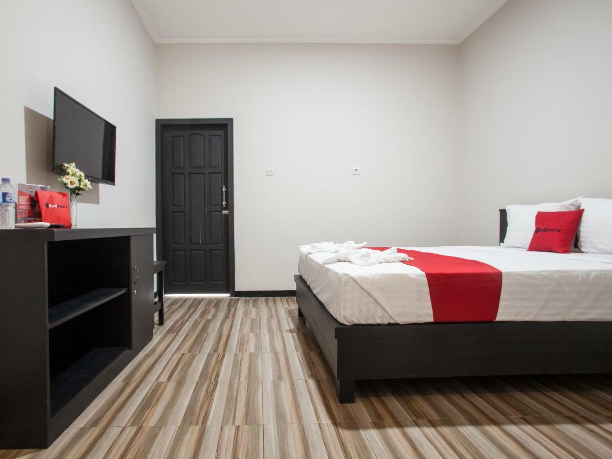 Reddoorz Plus Near Banyuwangi Airport Экстерьер фото