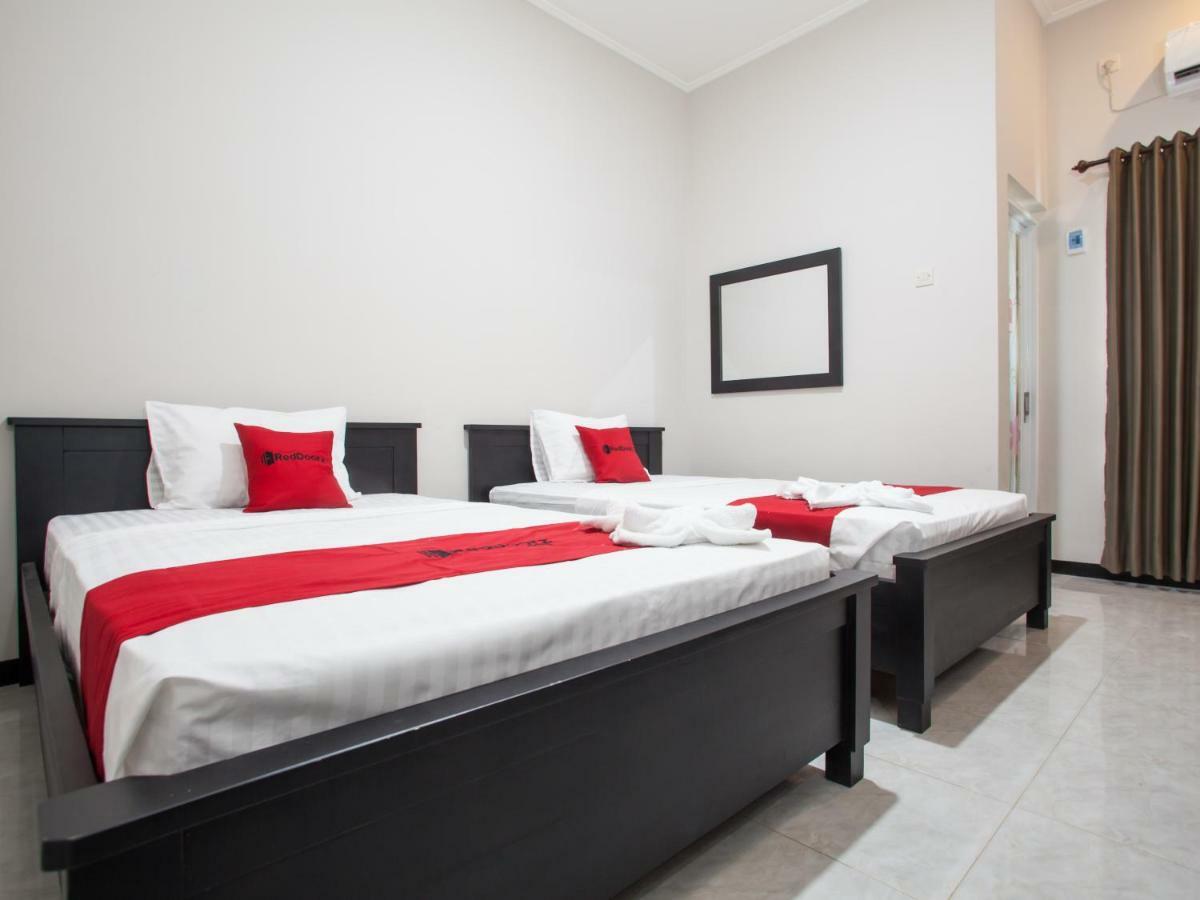 Reddoorz Plus Near Banyuwangi Airport Экстерьер фото